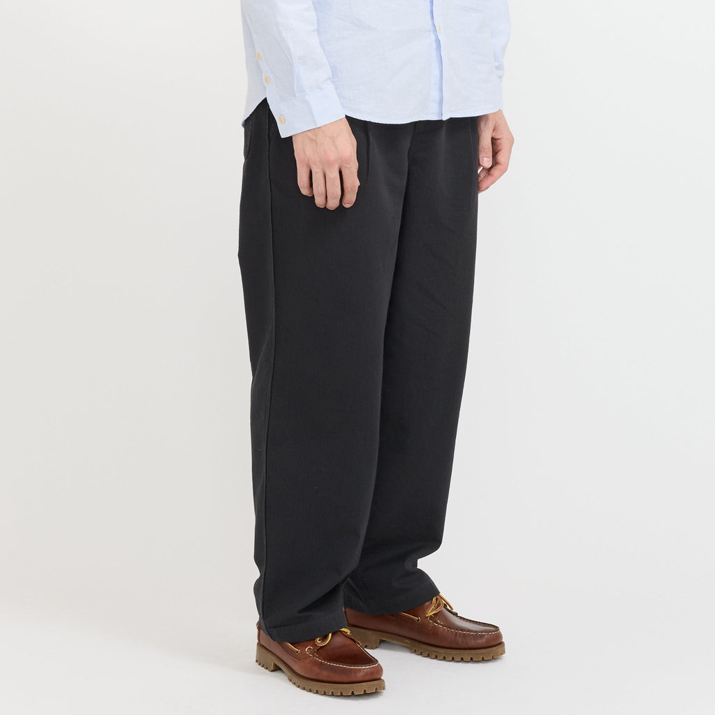 Pantalón ancho con pespuntes decorativos - Negro