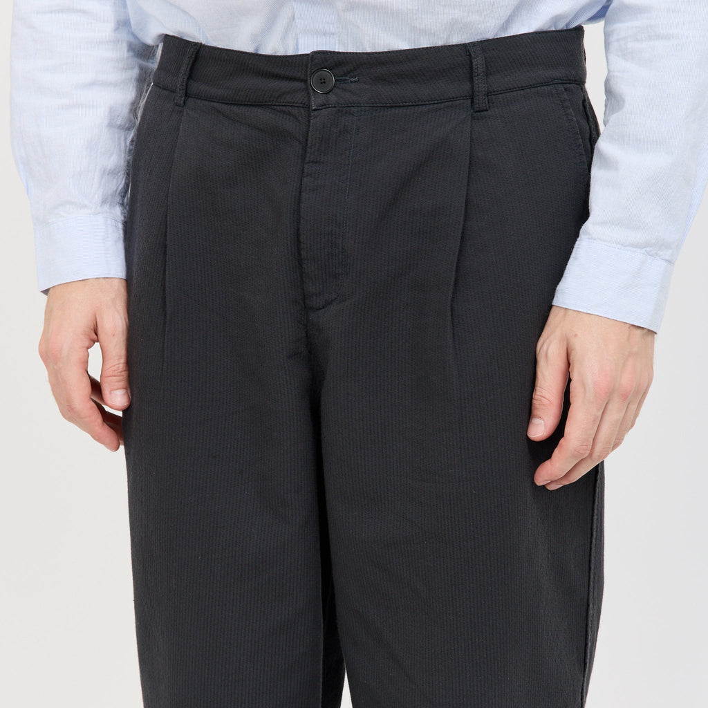 Pantalón ancho con pespuntes decorativos - Negro