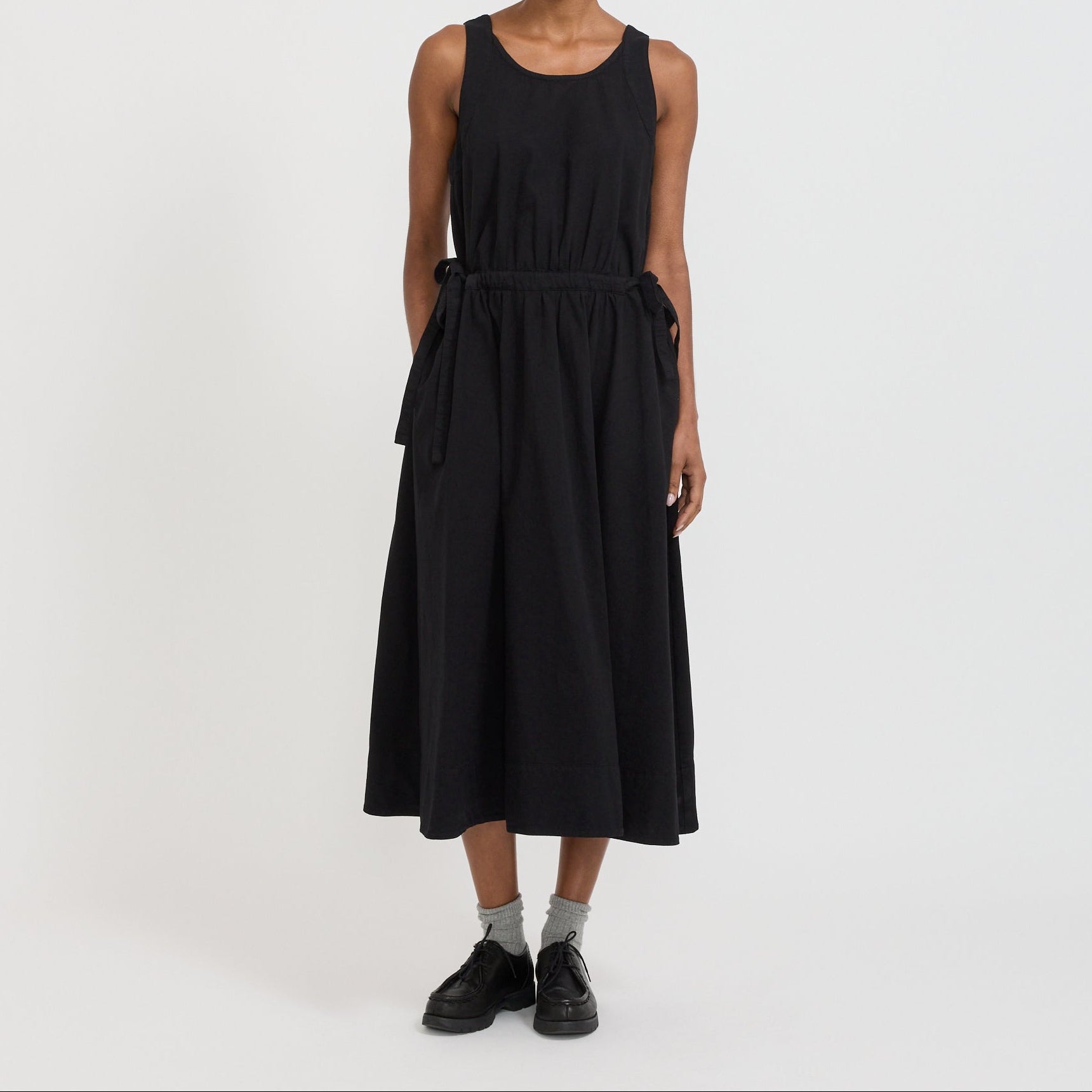 Vestido tipo delantal - Negro
