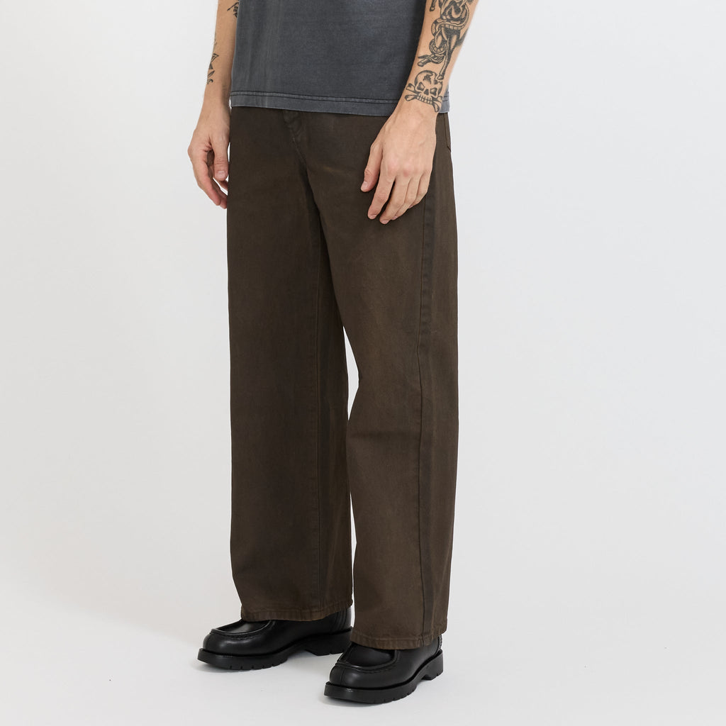 Vaqueros Wale de lavado Mud Wash - Marrón barro